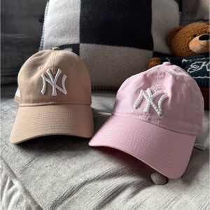 MoMA NY Yankees Adjustable Baseball Cap Set of 2 Beige / Pink